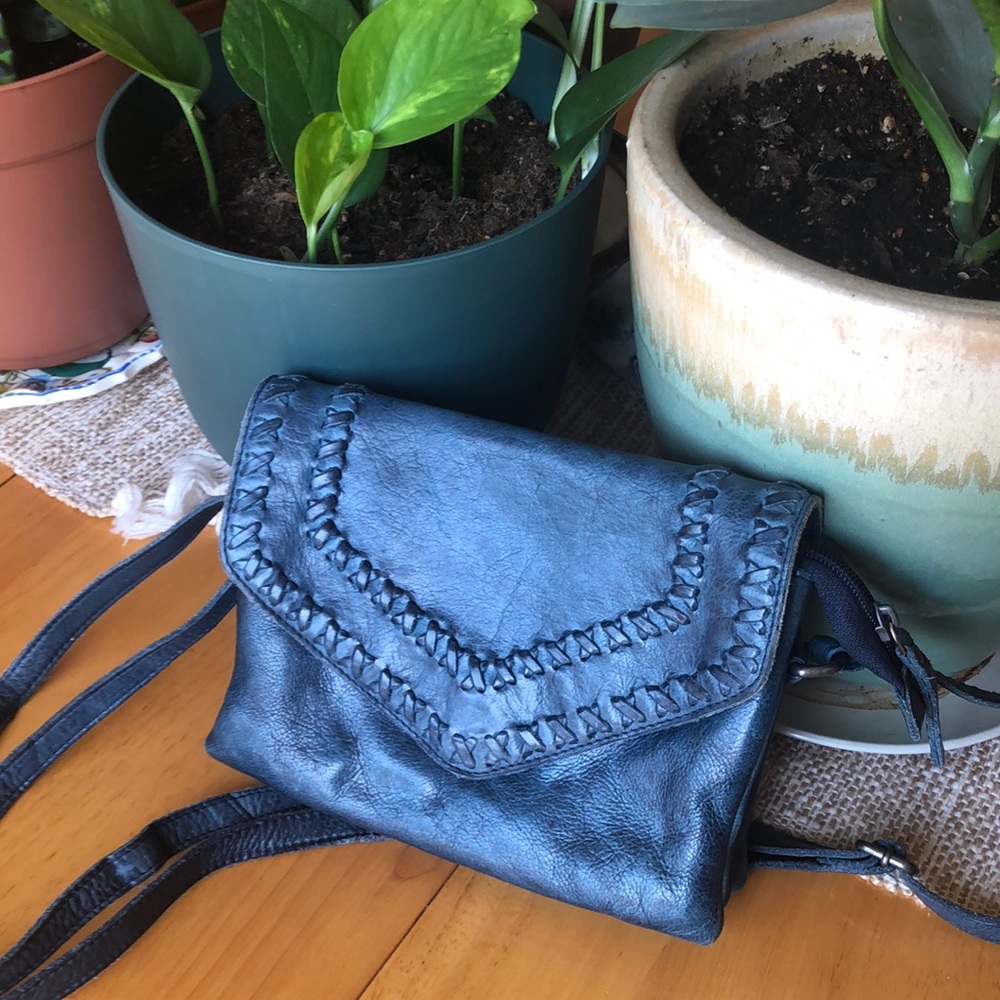 Lovely Latico crossbody